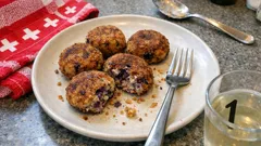 Polpette di fagioli: knusprige Bohnenbällchen mit Rotkohl, Ricotta & Feta