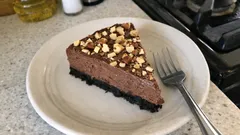 Gebackener Schoko-Haselnuss-Cheesecake – cremig mit Kakaokeksboden